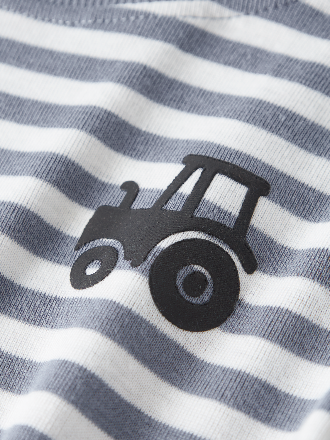 model_shot-front_full